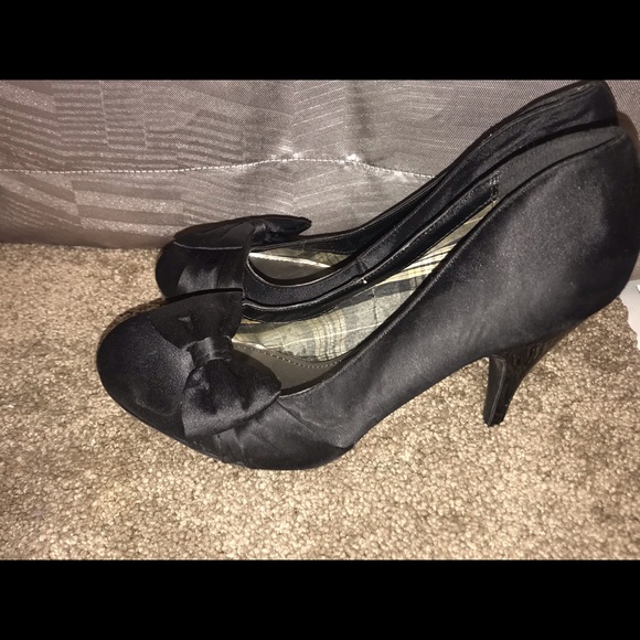 fergalicious black pumps